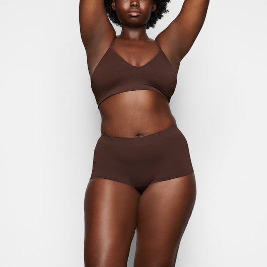 SOFT SMOOTHING SEAMLESS BOY SHORT | COCOA