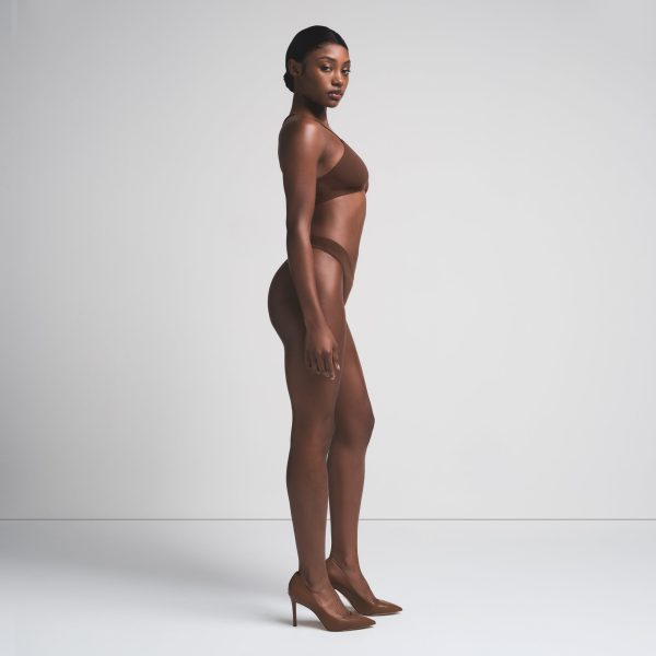 FITS EVERYBODY RACERBACK TRIANGLE BRALETTE | COCOA