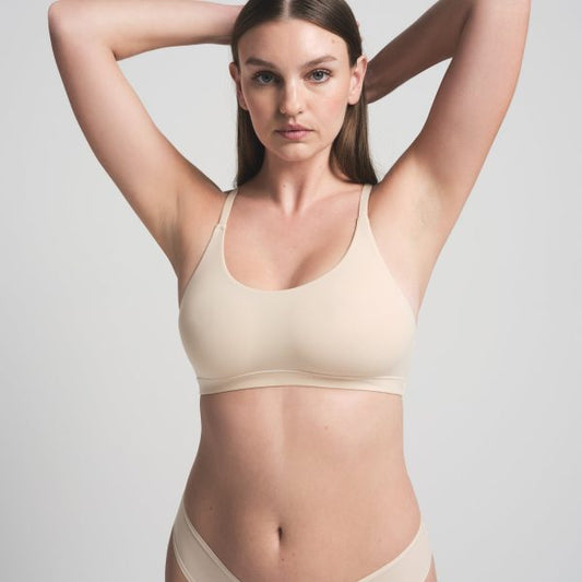 FITS EVERYBODY RACERBACK SCOOP BRALETTE | SAND