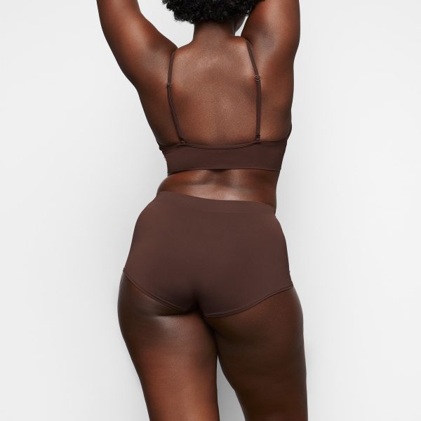 SOFT SMOOTHING SEAMLESS BOY SHORT | COCOA