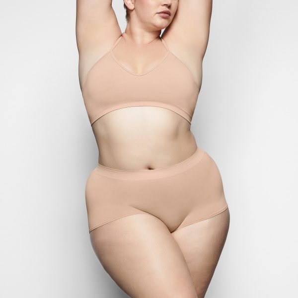 SOFT SMOOTHING SEAMLESS BOY SHORT | CLAY