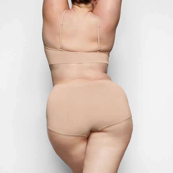 SOFT SMOOTHING SEAMLESS BOY SHORT | CLAY