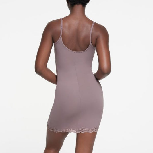 FITS EVERYBODY LACE SLIP DRESS | ZINC