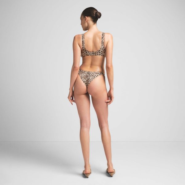 SIGNATURE SWIM PLUNGE BIKINI TOP | CHAMPAGNE LEOPARD PRINT