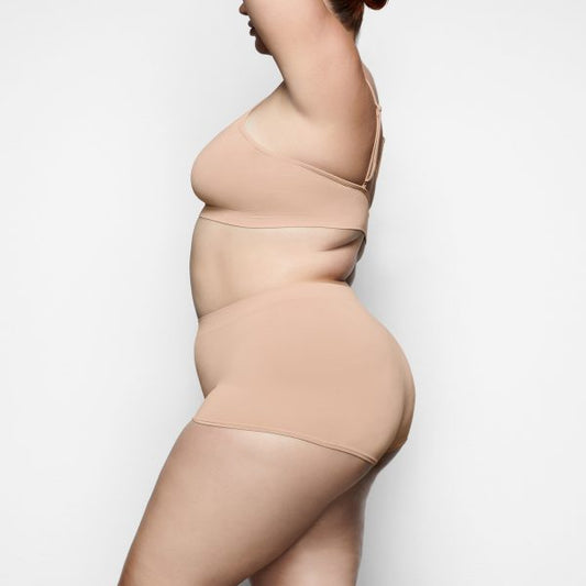 SOFT SMOOTHING SEAMLESS BOY SHORT | CLAY