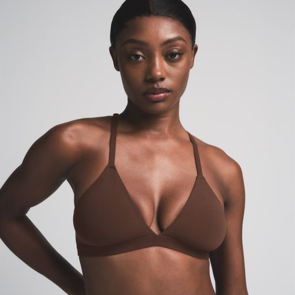 FITS EVERYBODY RACERBACK TRIANGLE BRALETTE | COCOA
