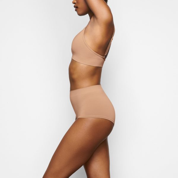 SOFT SMOOTHING SEAMLESS BOY SHORT | OCHRE